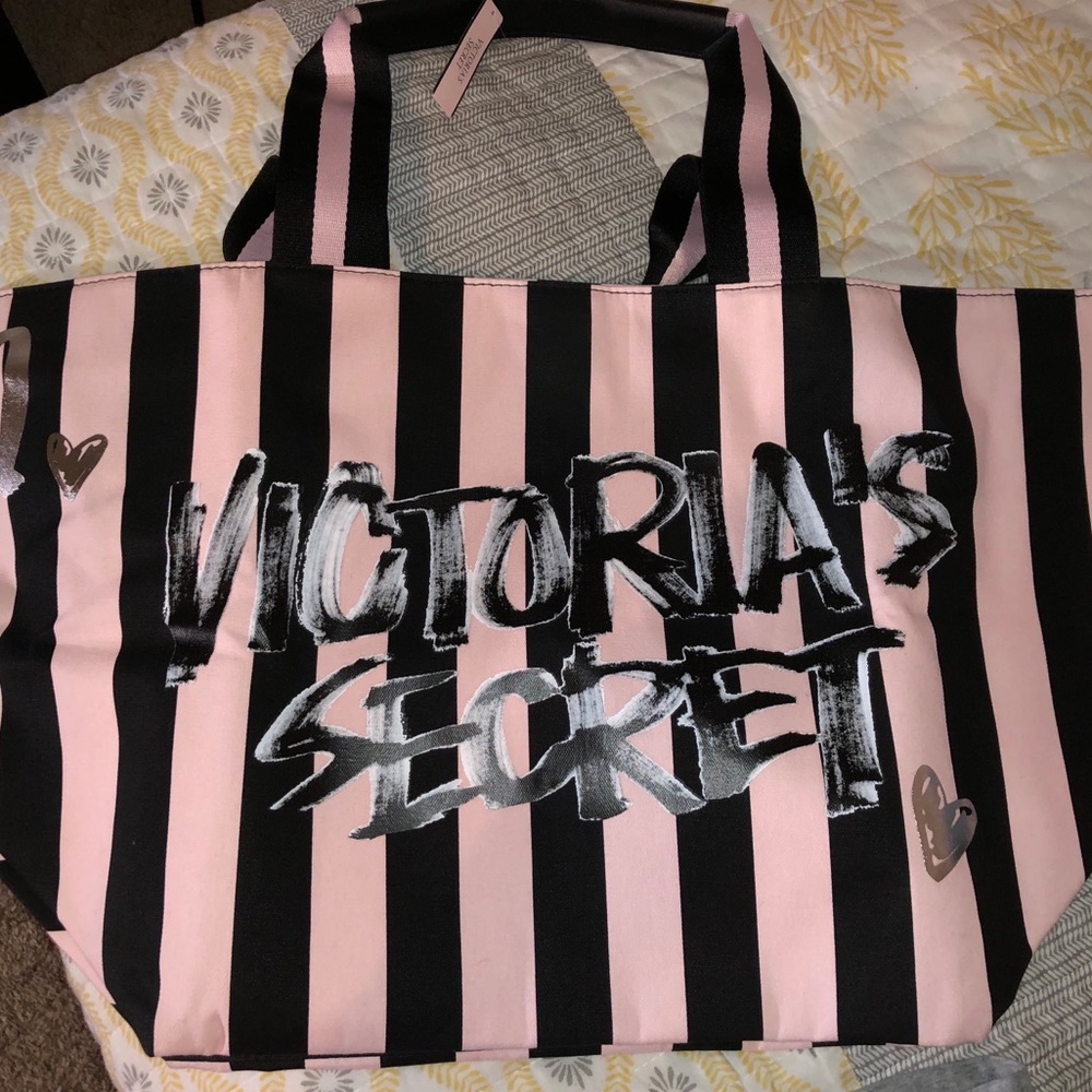 BRAND NEW W TAGS VS striped tote